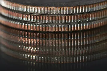 أكوام من العملات المعدنية